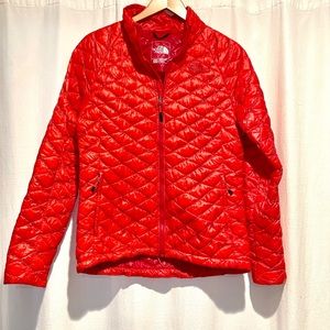 Women’s Red North Face Packable puffer Jacket size Medium